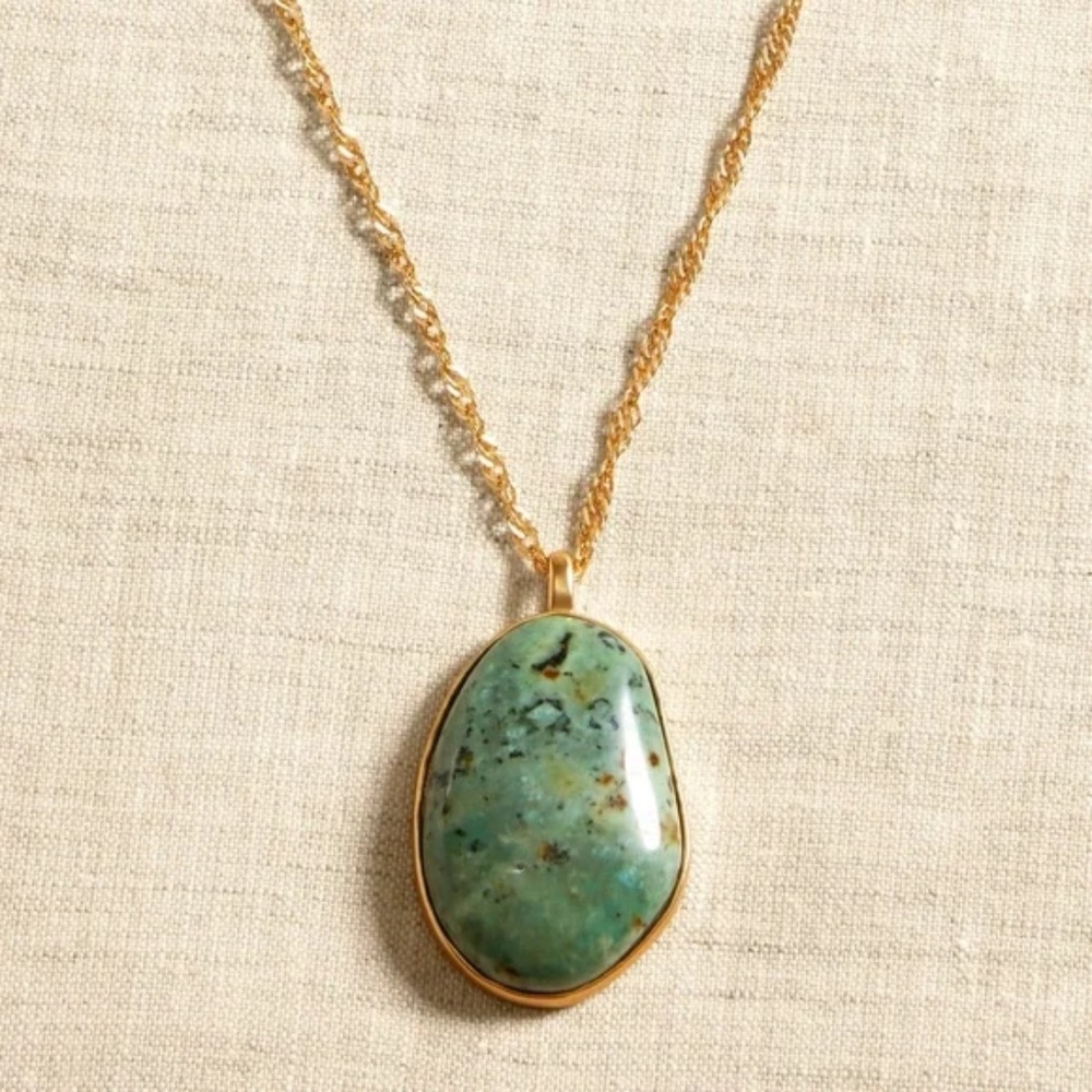 BANANA REPUBLIC Light Green Moss Stone Pendant Necklace